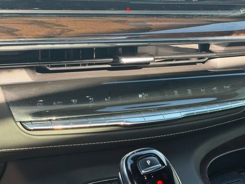 Used 2023 Cadillac Escalade Sport Platinum w/ LPO, ONYX Package image 31