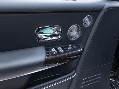 Used 2024 Rolls-Royce Phantom Sedan w/ The Phantom Package RWD image 8