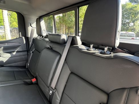 Used 2025 GMC Sierra 1500 SLT w/ SLT Premium Plus Package image 31