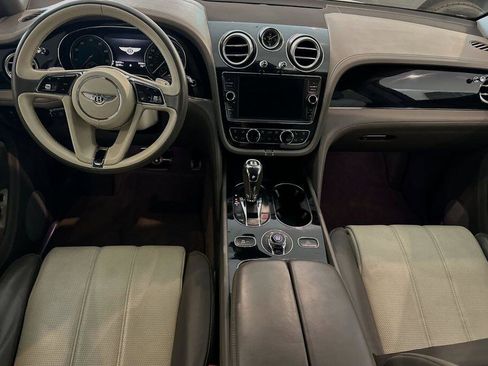 Used 2018 Bentley Bentayga image 13