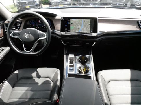 Certified 2025 Volkswagen Atlas SEL AWD/4WD image 10