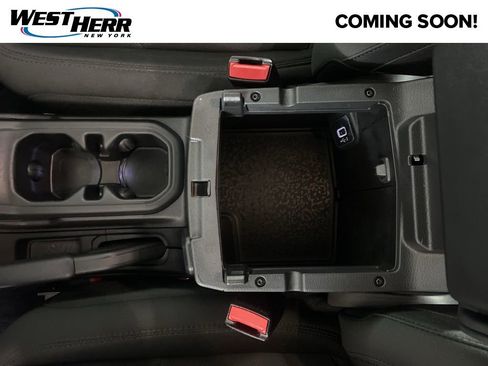 Used 2022 Jeep Wrangler Unlimited Sahara w/ Cold Weather Group AWD/4WD image 9
