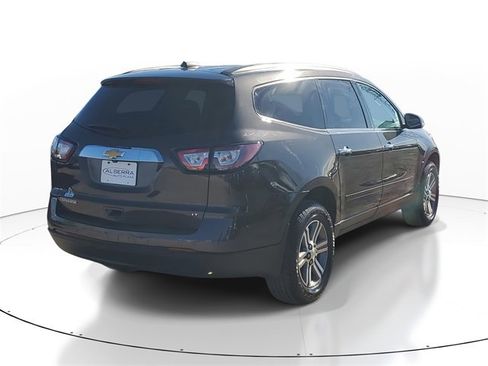 Used 2017 Chevrolet Traverse LT image 4