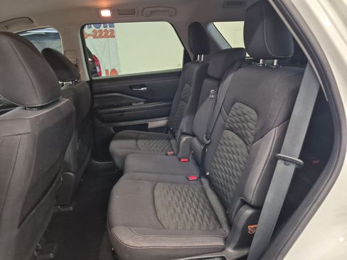 Used 2022 Nissan Pathfinder S FWD image 13