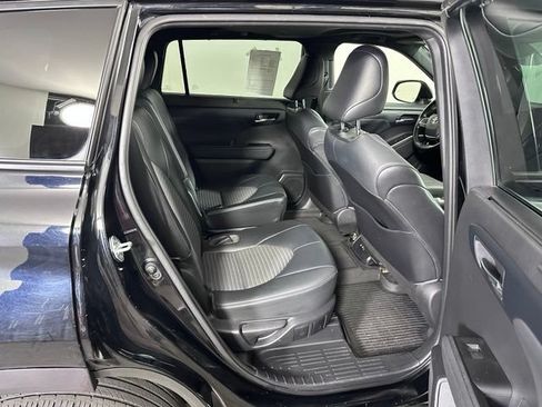 Used 2021 Toyota Highlander XSE AWD/4WD image 12