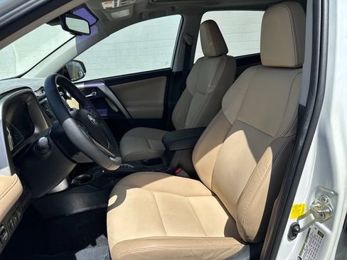 Used 2014 Toyota RAV4 Limited w/ Technology Package FWD image 9