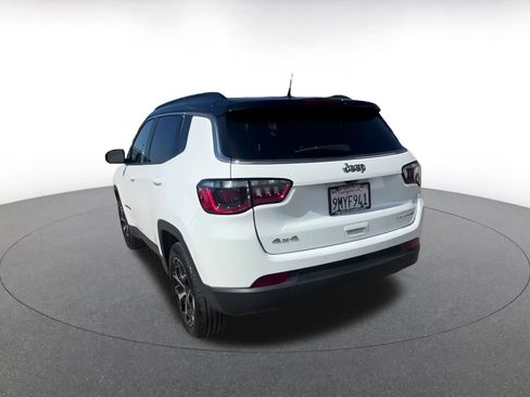 Used 2025 Jeep Compass Limited image 11