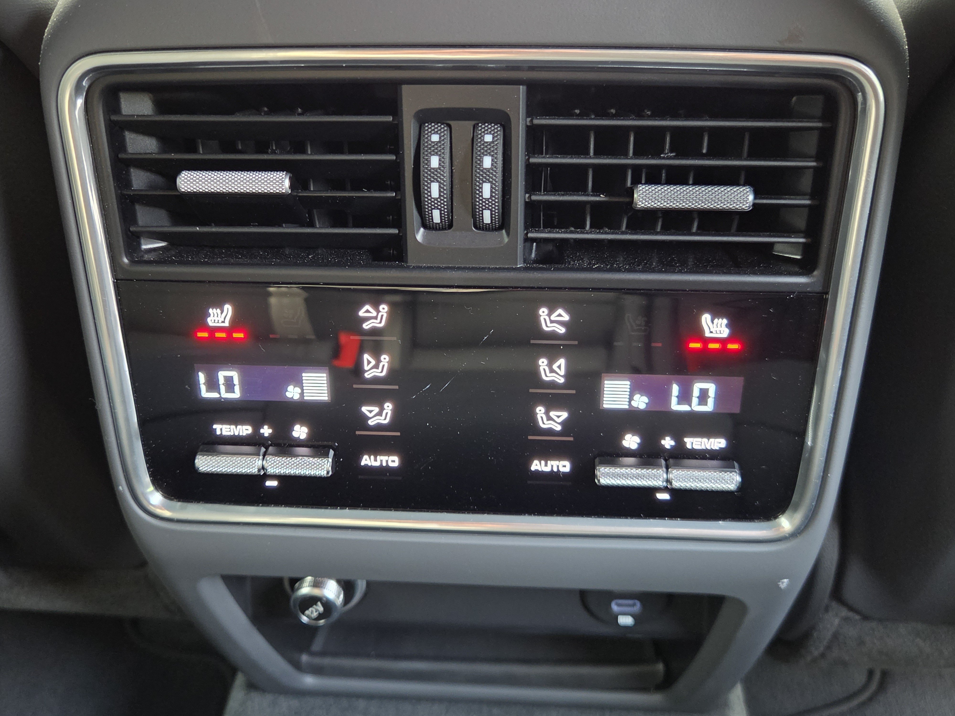 Used 2023 Porsche Cayenne Coupe AWD/4WD image 18