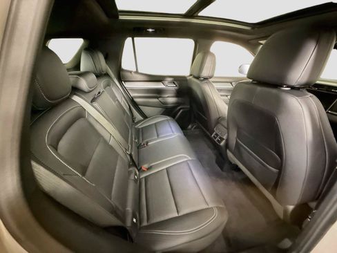 Used 2025 GMC Terrain Elevation w/ Elevation Premium Package AWD/4WD image 21