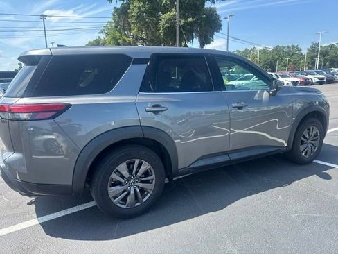 Used 2022 Nissan Pathfinder S FWD image 10