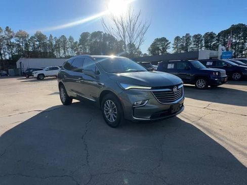 Used 2023 Buick Enclave Essence image 8