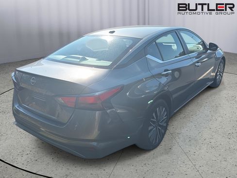 Used 2024 Nissan Altima 2.5 SV FWD image 8
