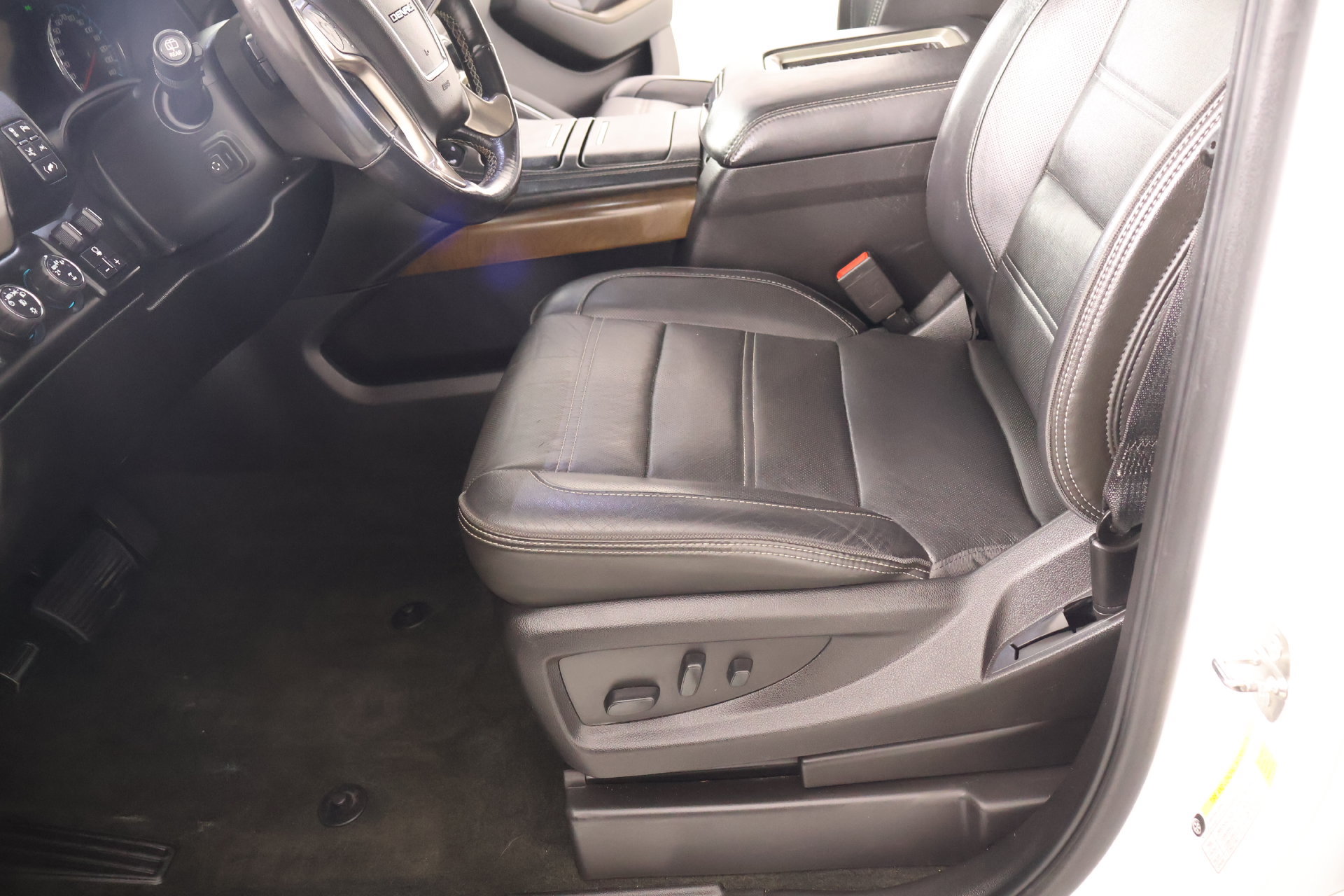 Used 2018 GMC Yukon Denali w/ Denali Ultimate Package AWD/4WD image 12