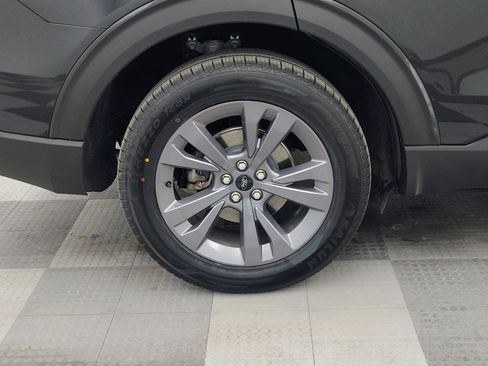 Used 2023 Ford Explorer XLT w/ Equipment Group 202A AWD/4WD image 13