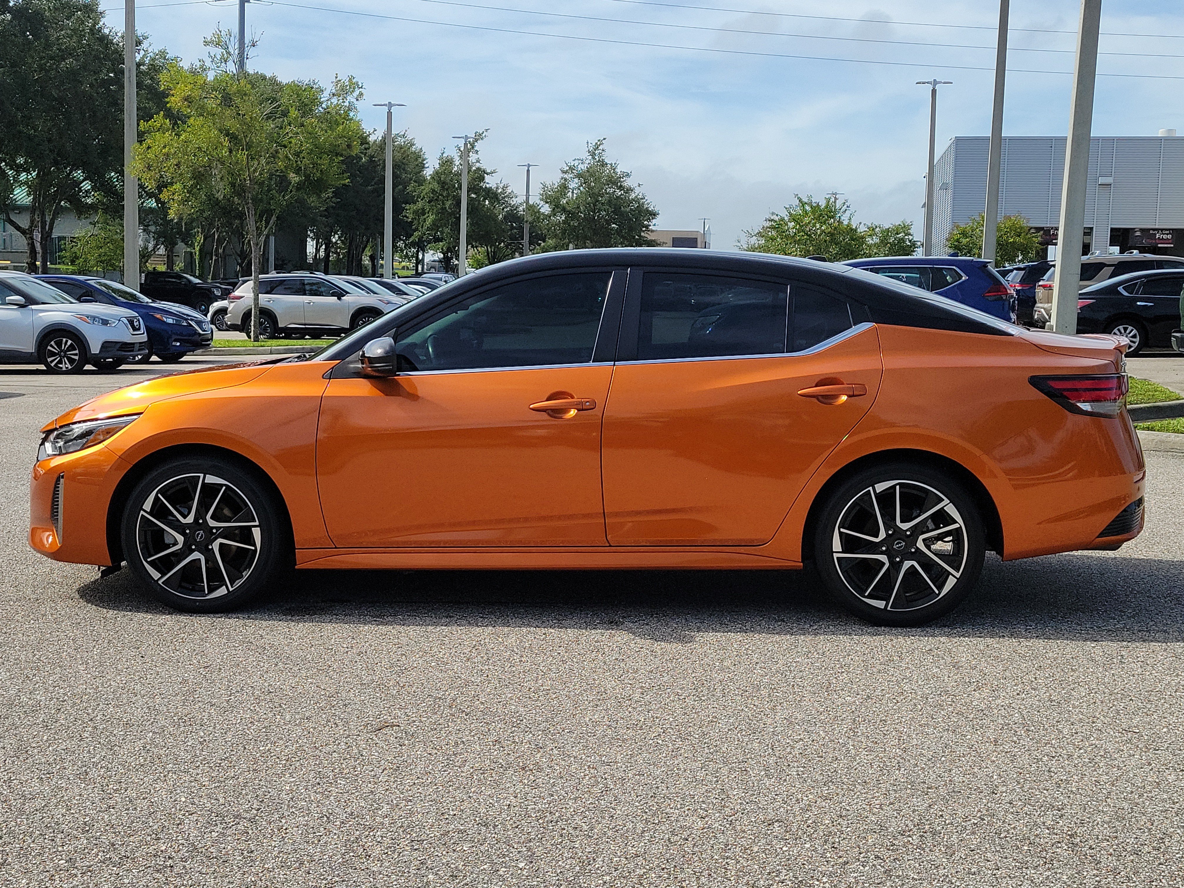 Certified 2024 Nissan Sentra SR w/ Lighting Package FWD image 9