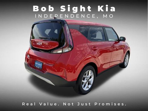Certified 2023 Kia Soul LX w/ LX Technology Package FWD image 16
