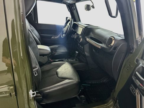 Used 2016 Jeep Wrangler Unlimited Sahara AWD/4WD image 31