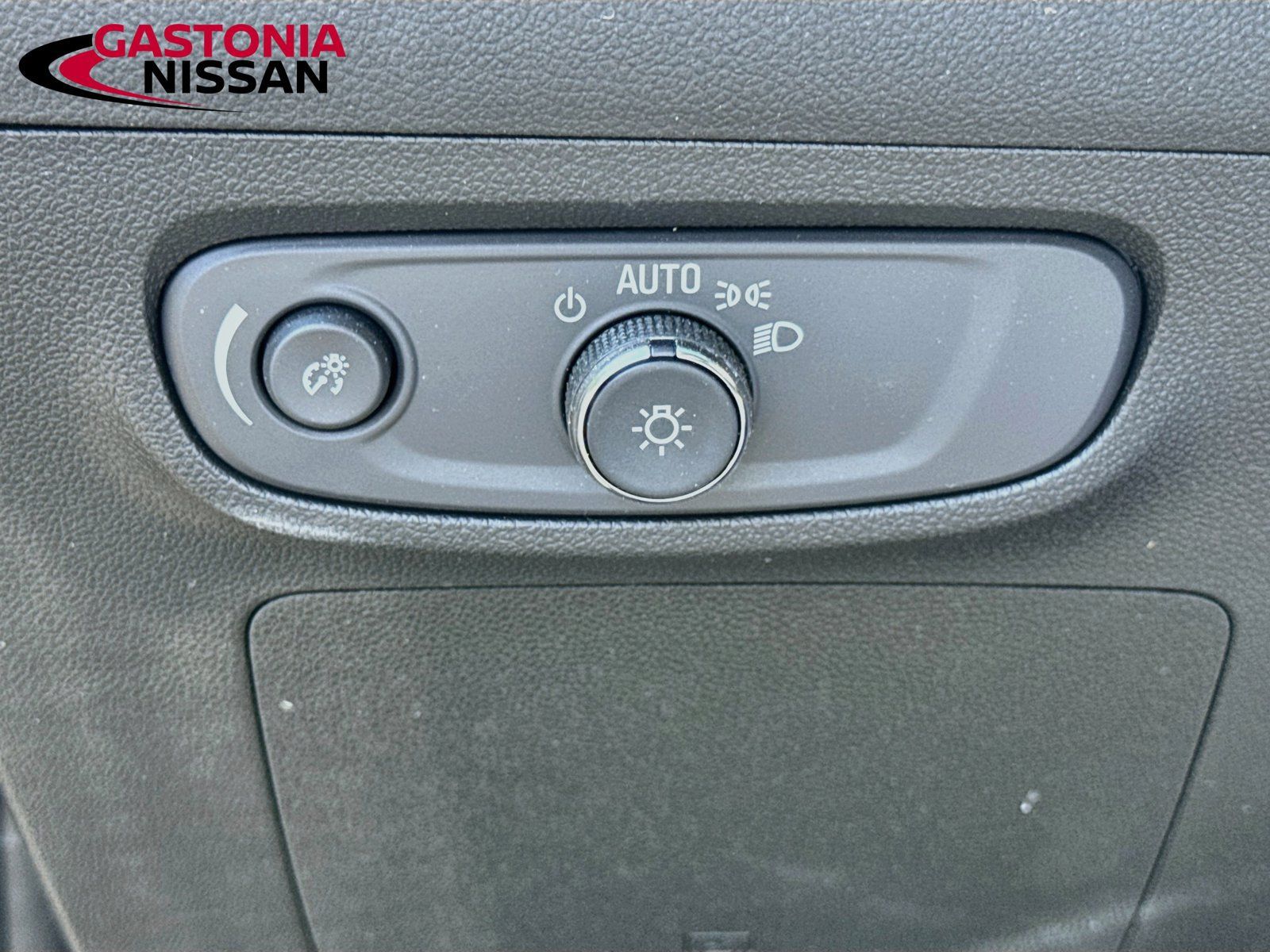 Used 2025 Buick Encore GX Preferred AWD/4WD image 13