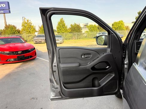 Used 2023 Nissan Frontier SV w/ Midnight Edition Package RWD image 15
