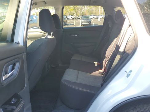 Used 2025 Nissan Rogue SV image 8