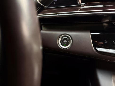 Used 2022 Cadillac Escalade Sport Platinum RWD image 15