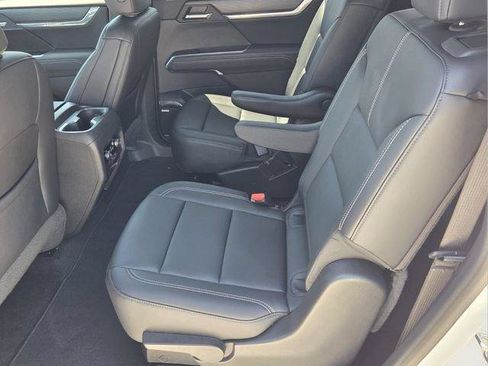 Certified 2026 GMC Acadia Elevation w/ Elevation Premium Package FWD image 12