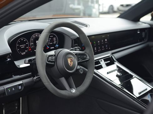 Certified 2025 Porsche Panamera 4 AWD/4WD image 17
