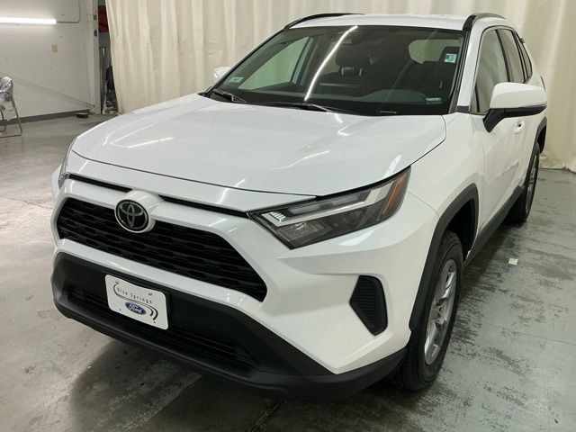 Used 2025 Toyota RAV4 XLE w/ Weather Package AWD/4WD image 9