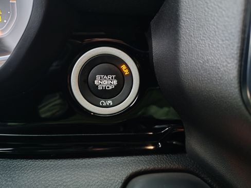 Used 2025 RAM 1500 Laramie AWD/4WD image 28