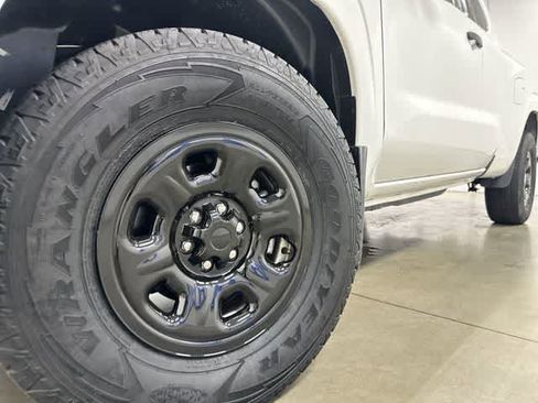Used 2025 Nissan Frontier S w/ Tow Package AWD/4WD image 28