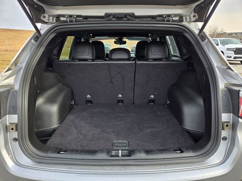 Used 2023 Jeep Compass Latitude w/ Mopar Graphics Package image 29