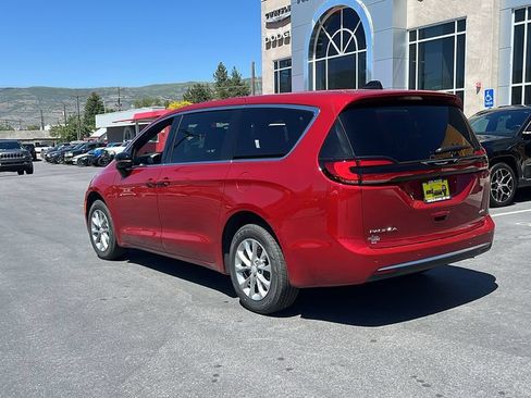 New 2027 Chrysler Pacifica Select AWD/4WD image 7