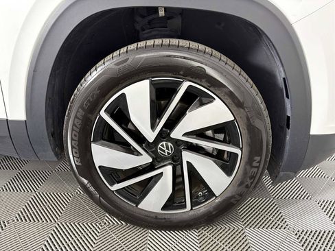 Used 2025 Volkswagen Atlas SE AWD/4WD image 11