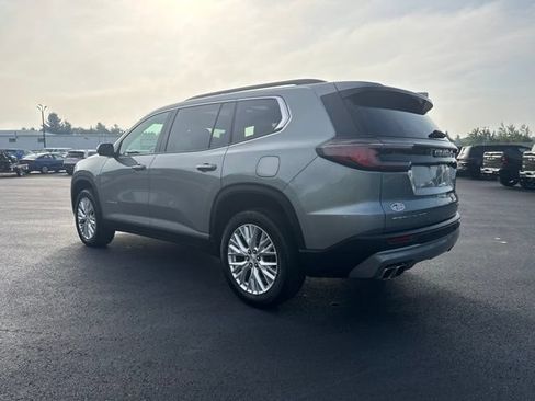 Used 2024 GMC Acadia Elevation w/ Luxury Package AWD/4WD image 3