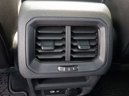 Used 2021 Volkswagen Tiguan SE R-Line image 11