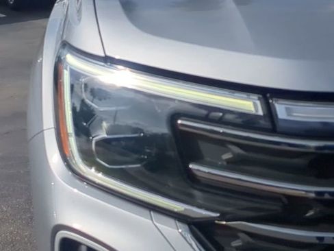 Used 2024 Volkswagen Atlas SE image 10