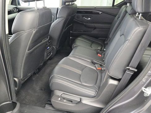 Used 2025 Honda Pilot Touring image 22