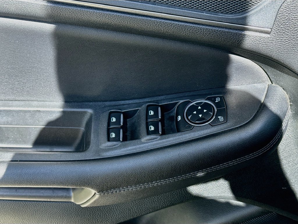 Used 2023 Ford Edge SE w/ Black Appearance Package AWD/4WD image 19