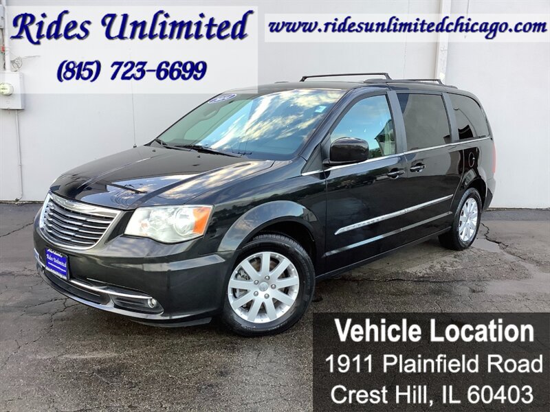 Used 2014 Chrysler Town & Country Touring FWD image 2