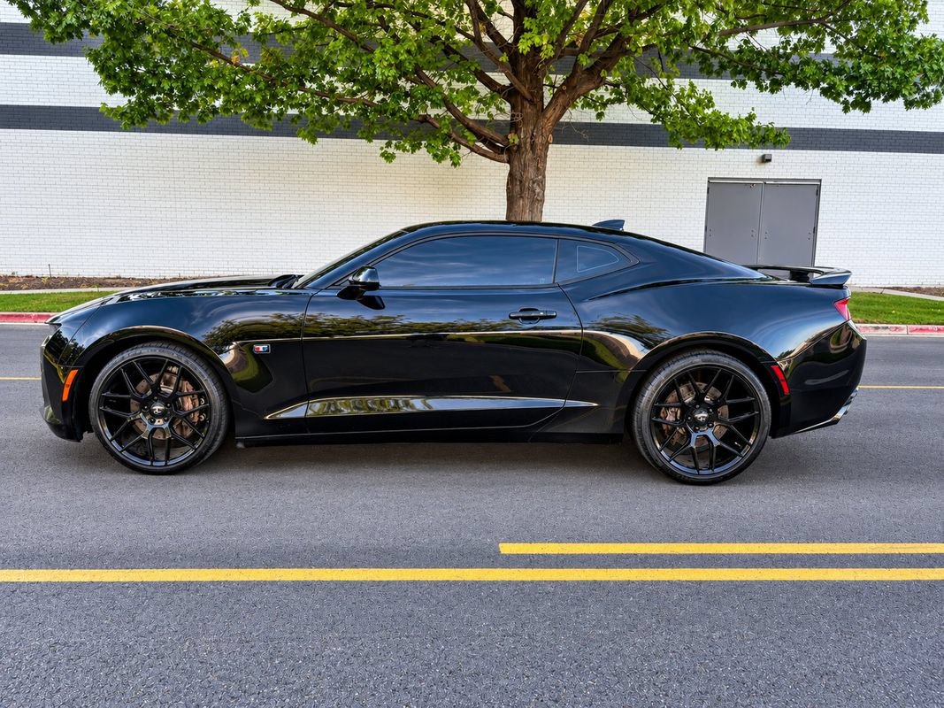 Used 2016 Chevrolet Camaro SS RWD image 2