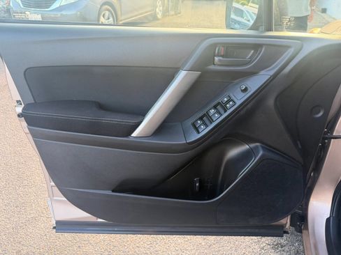 Used 2014 Subaru Forester 2.5i AWD/4WD image 8
