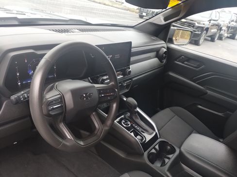 Used 2023 Chevrolet Colorado Trail Boss image 9