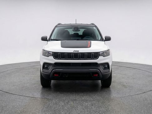 Used 2025 Jeep Compass Trailhawk AWD/4WD image 2