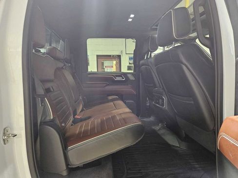 Used 2024 GMC Sierra 3500 Denali Ultimate AWD/4WD image 4