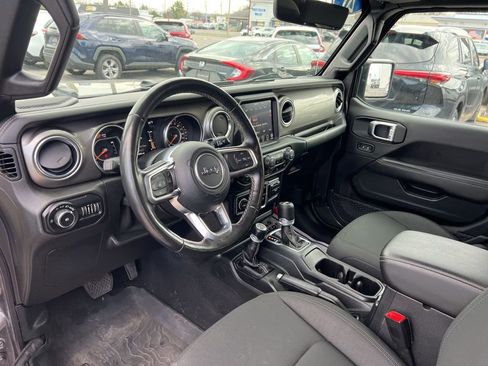 Used 2020 Jeep Wrangler Unlimited Sahara AWD/4WD image 9