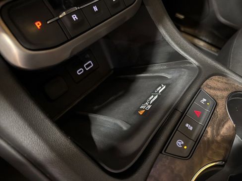 Used 2021 GMC Acadia Denali image 20