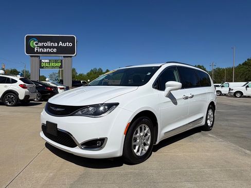 Used 2020 Chrysler Pacifica Touring-L image 1