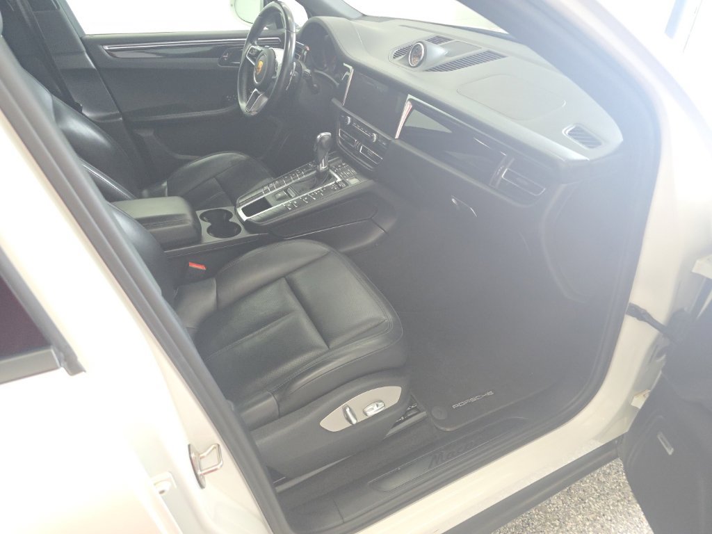 Used 2021 Porsche Macan AWD/4WD image 9
