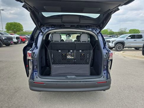 New 2026 Toyota Sienna XLE image 13