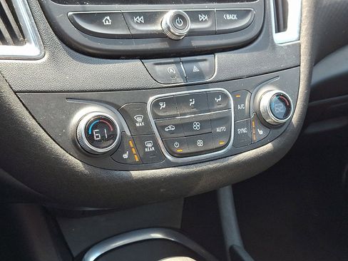 Used 2021 Chevrolet Malibu LT FWD image 17